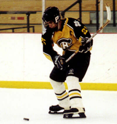 Lee Allen winds up for a shot.