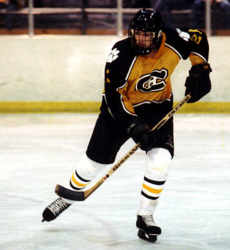 Dan Cross-Call looks for a pass.