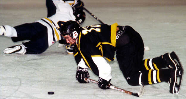 Mike Ruflin breaks up a St. Ignatius play.