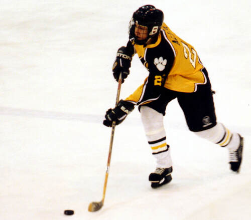 Lee Allen looks for an outlet.